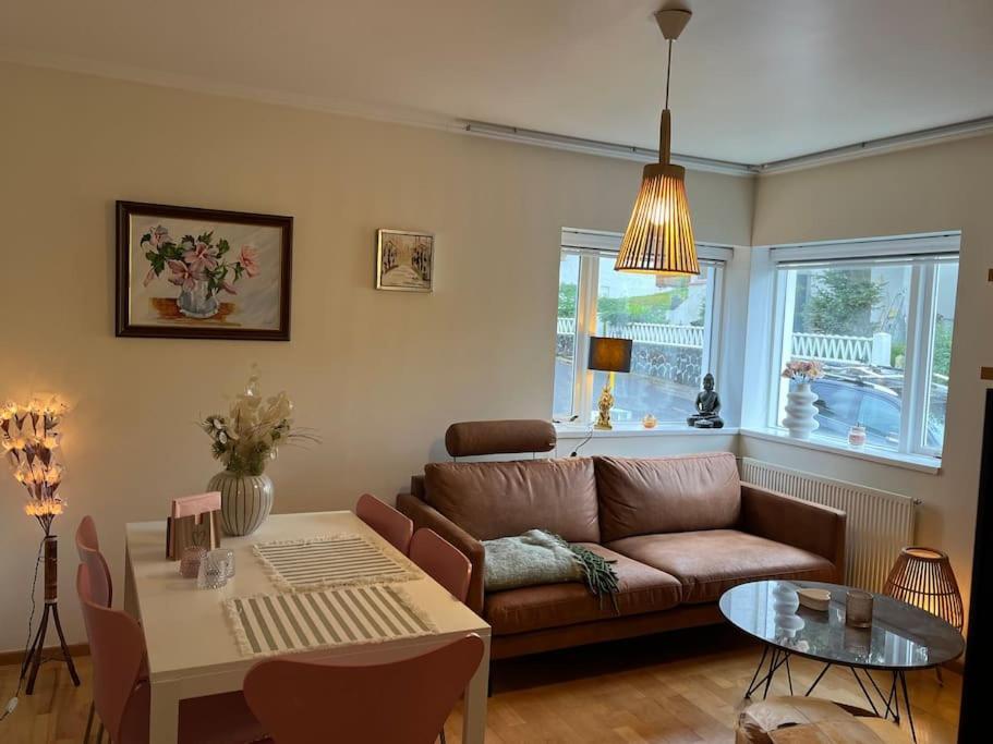 Charming 3 Bedroom Apartment Akureyri Extérieur photo